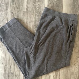 💛 3/$25 Gray Crop Pull-On Pants